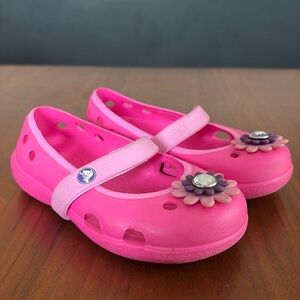 CROCS Keeley flower flats, size 6